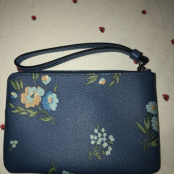 Coach wristlets. Authentic! - Picture 4 of 6